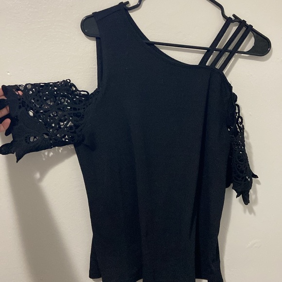 SHEIN black lace shoulder top - Picture 2 of 4